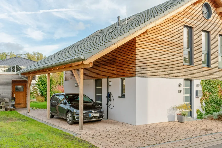 Magdeburg · Stadtfeld – Holz außen. Offenheit innen., Gesamtansicht